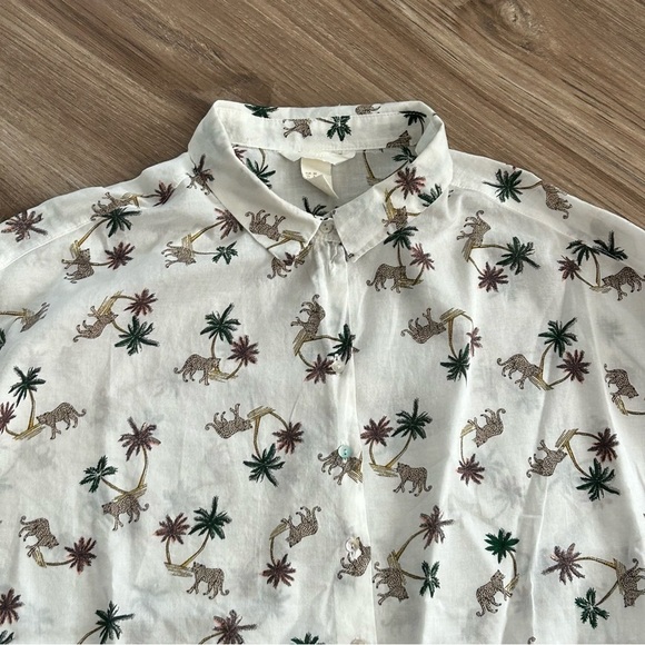 H&M Palm Tree Cheetah Novelty Print Button down Shirt Women Size 8 - Picture 3 of 6